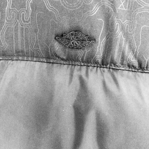 NIKE Men's Puffer Vest Black Nike Puffer V… - Picture 4 of 16